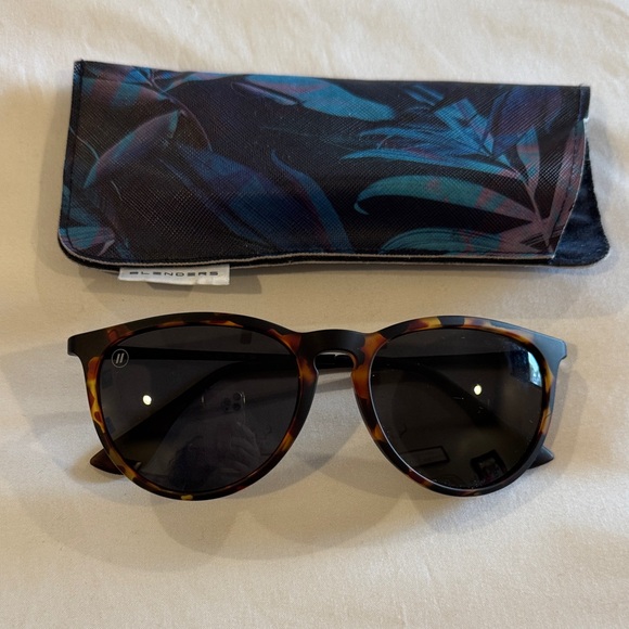 Blenders Polorized Unisex North Park Sunglasses in Volcano Jack - Picture 2 of 3